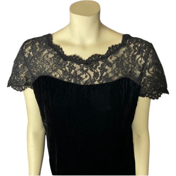 1960s Black Velvet Cocktail Dress with Lace Illusion Neckline – Unbranded large - Picture 11 of 13